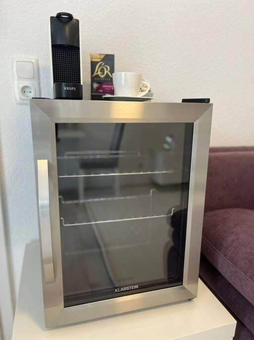 Coffee/tea facilities, oven