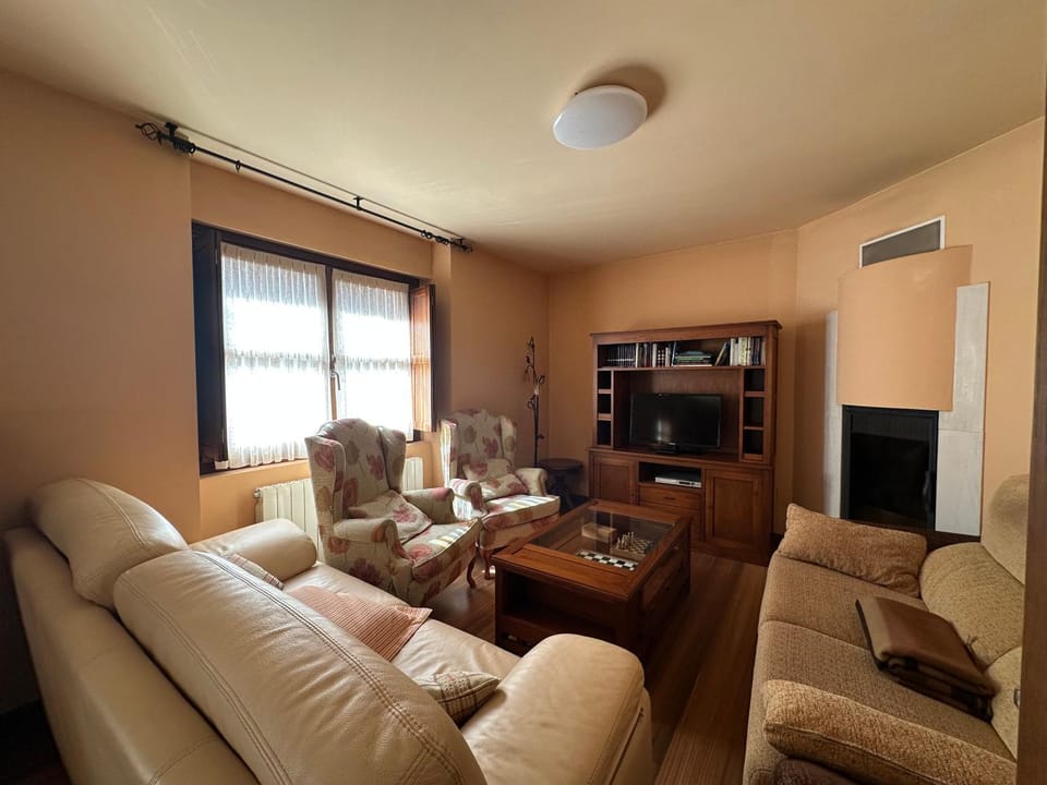Communal lounge/ TV room, fireplace