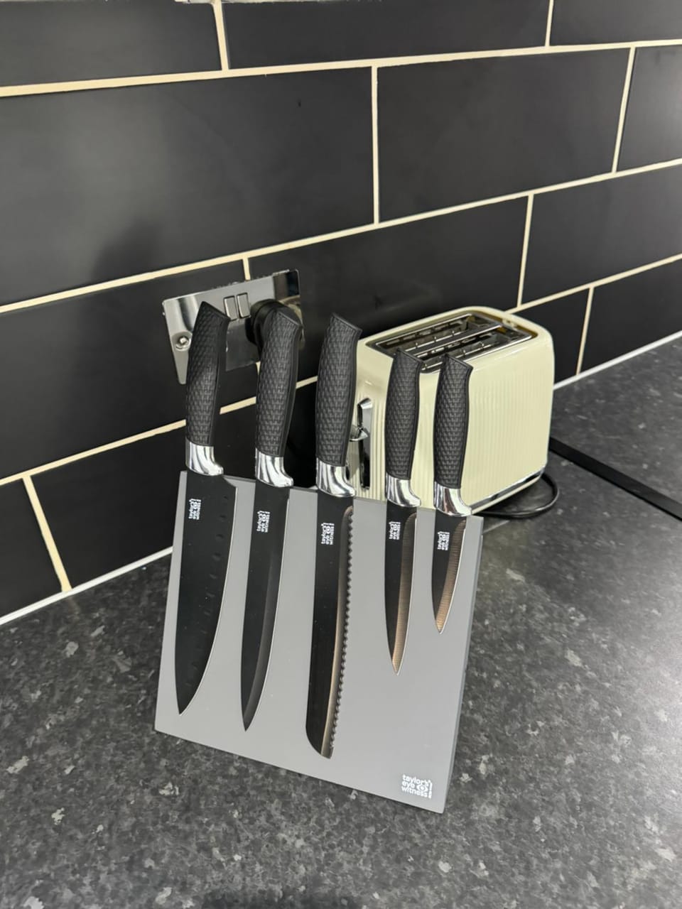 Cosy 4 bedroom holiday let Stevenage 22mins from London on the train House in Stevenage