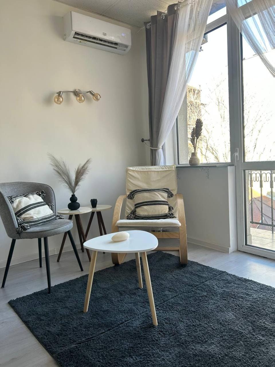Living room, Seating area, air conditioner