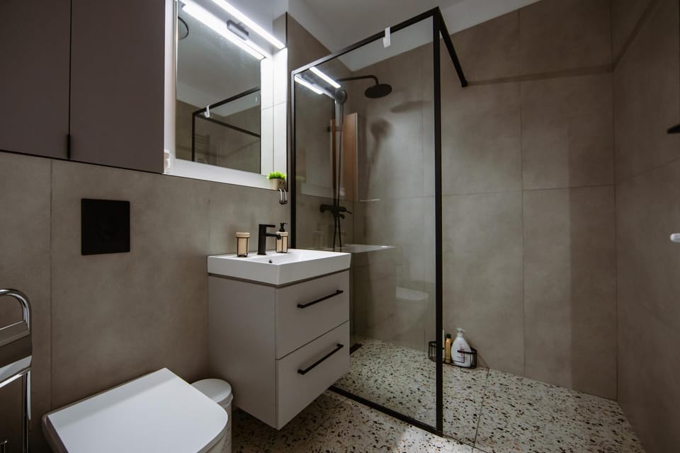 Shower, Toilet, Bathroom