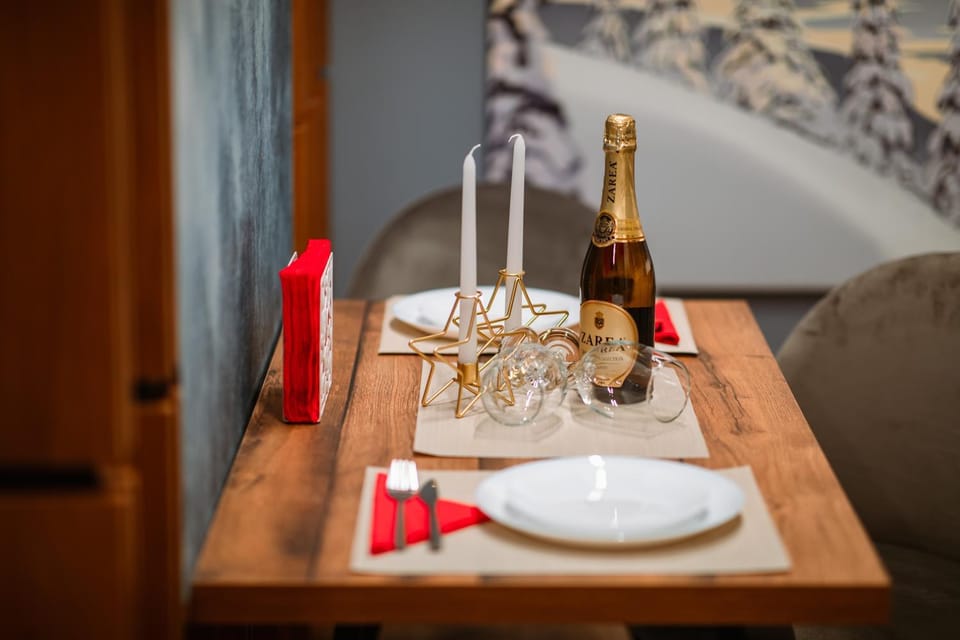 Dining area, Drinks, Alcoholic drinks