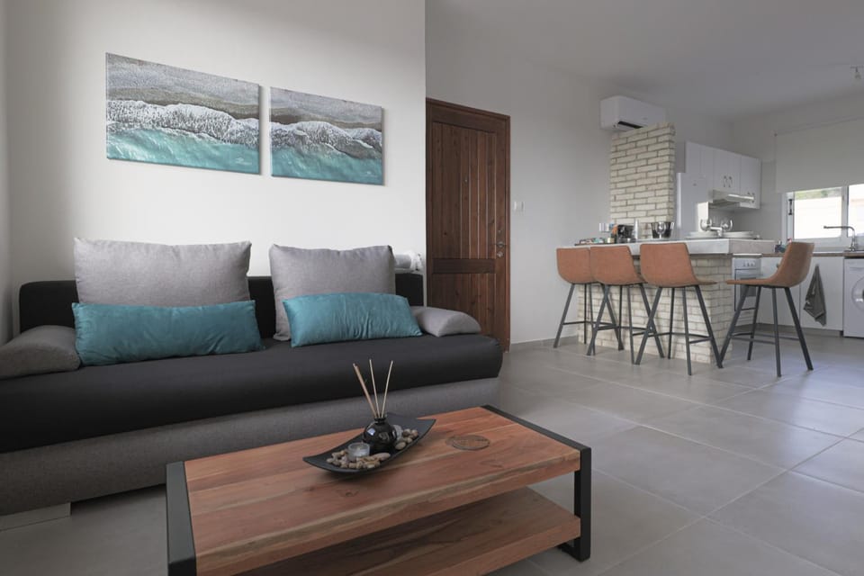 Kitchen or kitchenette, Living room, Seating area