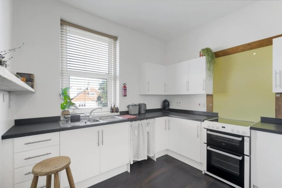 Bright Apartment w Parking & Distant Sea Views Apartment in Minehead