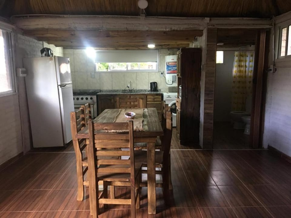 Kitchen or kitchenette, Dining area, oven, pet friendly