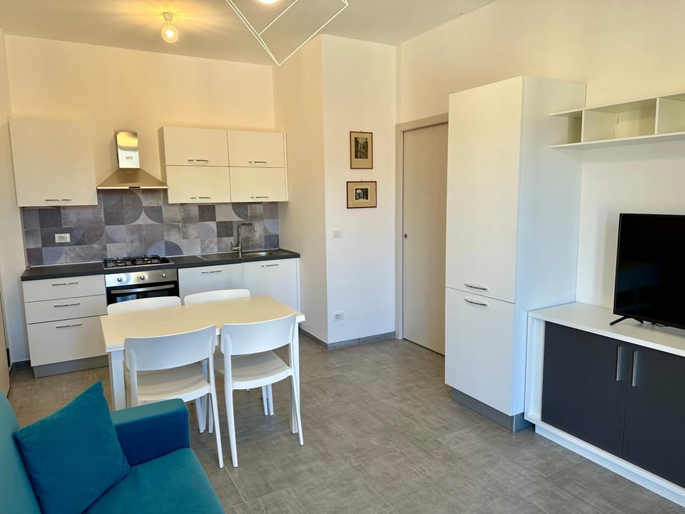 TV and multimedia, Kitchen or kitchenette, Dining area, minibar, oven, pet friendly, stove