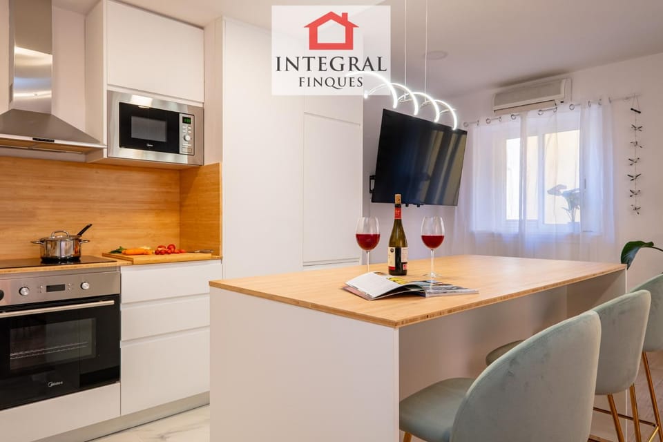 Kitchen or kitchenette, Dining area, minibar, pet friendly, stove, toaster