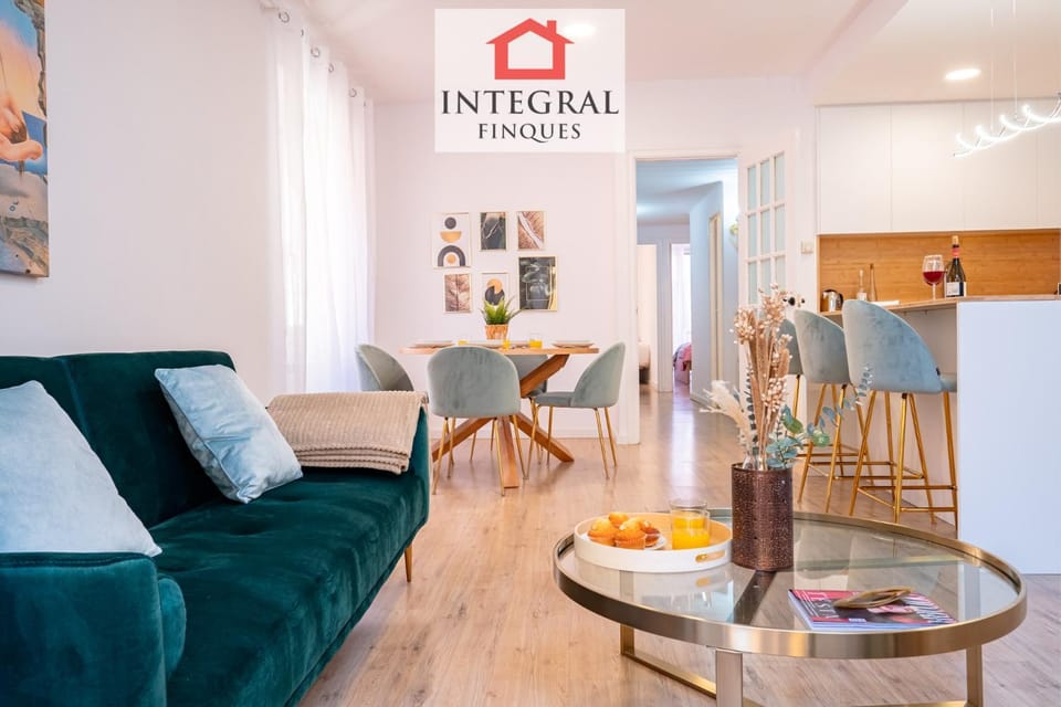 Kitchen or kitchenette, Living room, Food and drinks, Seating area, Dining area, Food