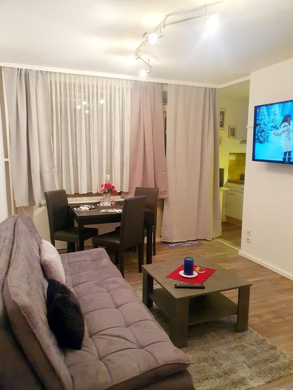 TV and multimedia, Living room, Seating area, Dining area