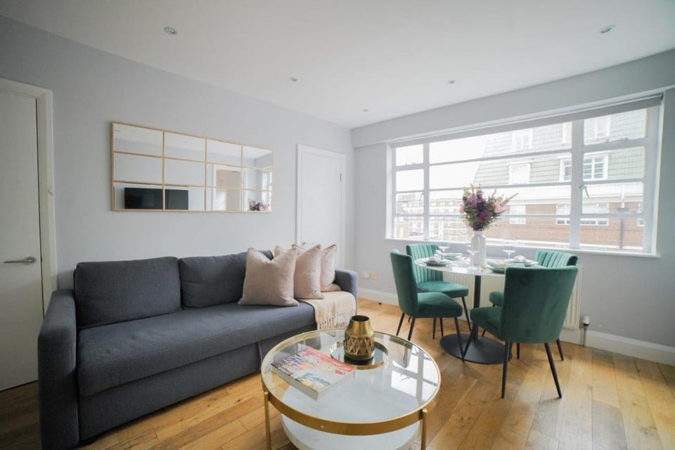Art deco 1BR apartment in popular Chelsea area House in City of Westminster