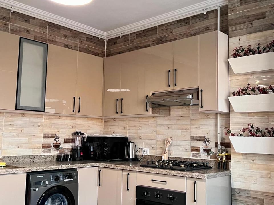 Coffee/tea facilities, Kitchen or kitchenette, oven, stove, kitchen