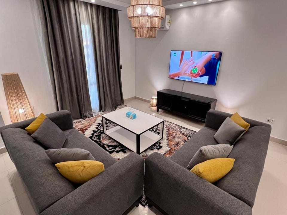 Communal lounge/ TV room, TV and multimedia, Living room, Seating area, Evening entertainment