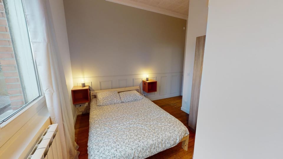 Bed, Photo of the whole room, Bedroom
