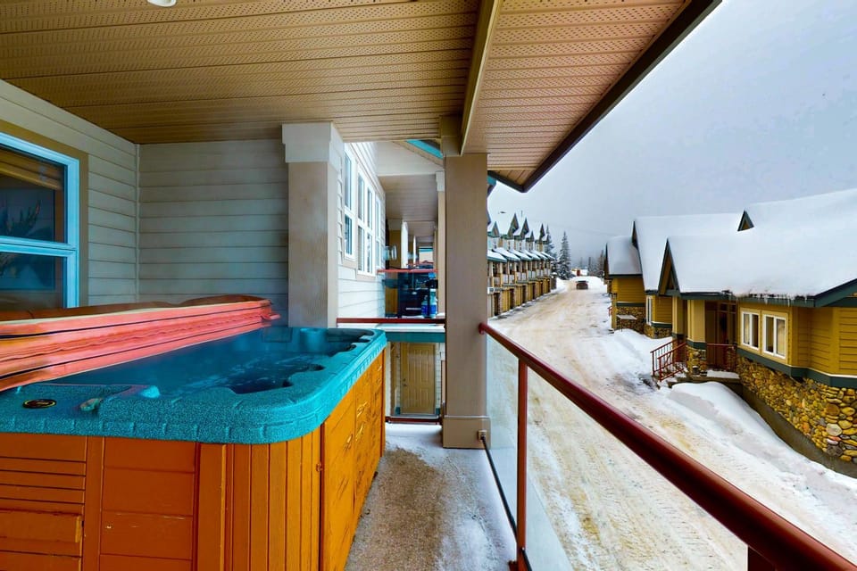 Tree Tops 10 House in British Columbia