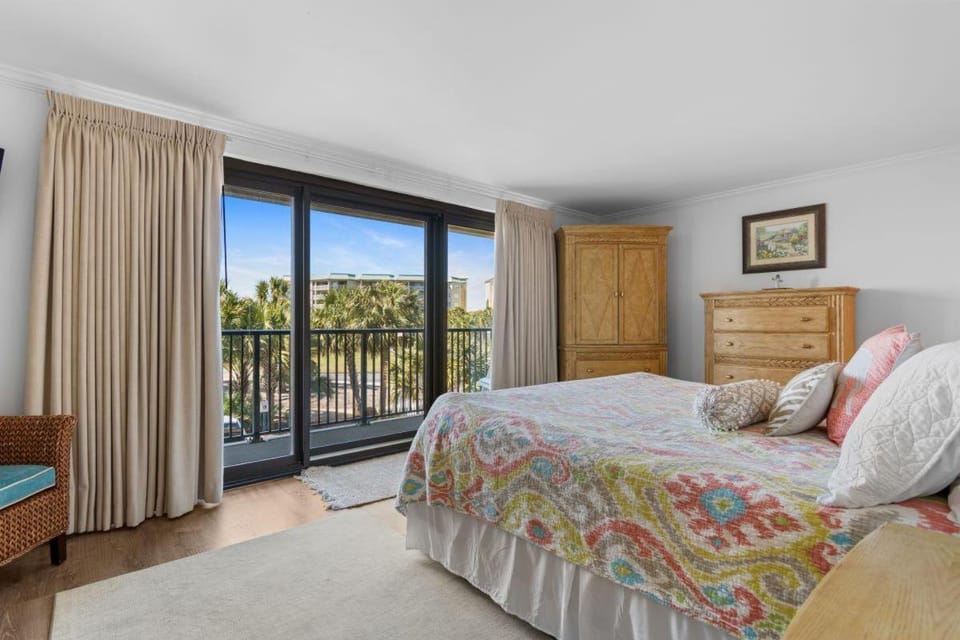 Coastal Charm 3BR Condo with Resort Amenities House in South Carolina
