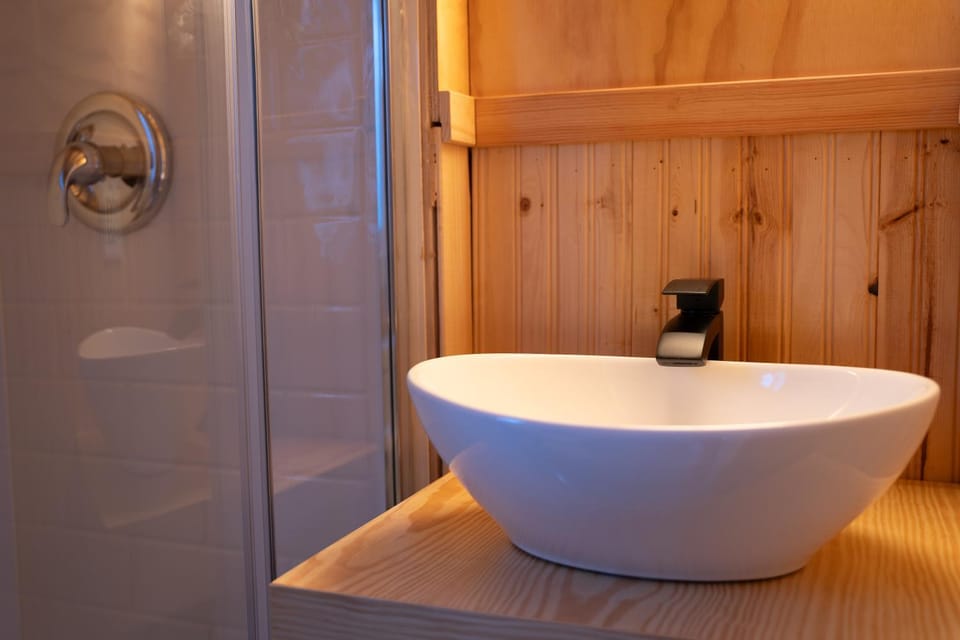 Lavender Suite - The Dordean Suites of Chester Chalet in New Brunswick