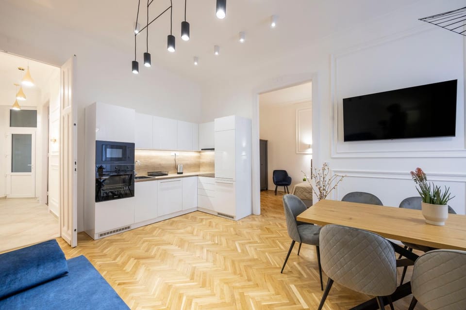TV and multimedia, Kitchen or kitchenette, Living room, Seating area, Dining area, minibar