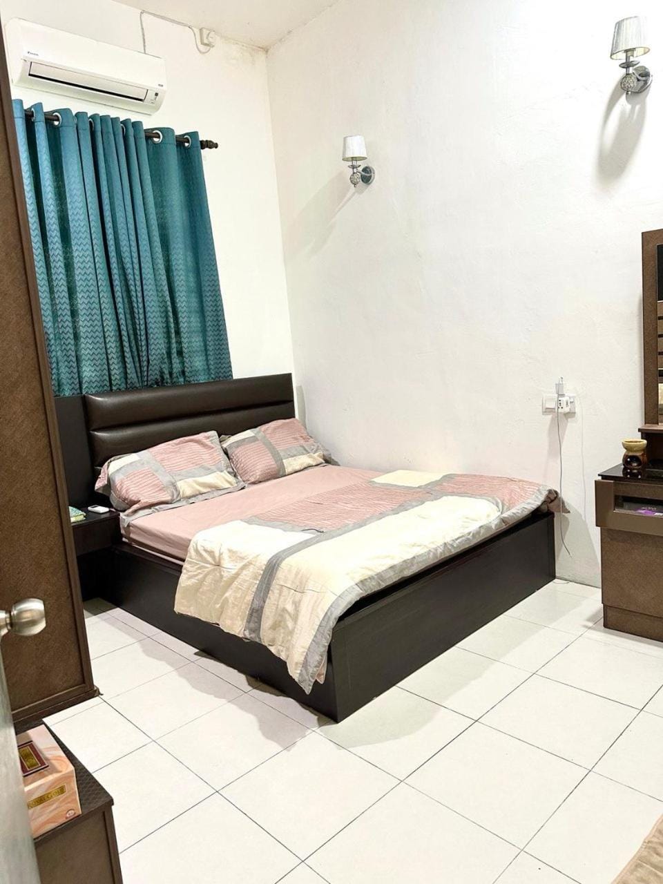 Bedroom, air conditioner