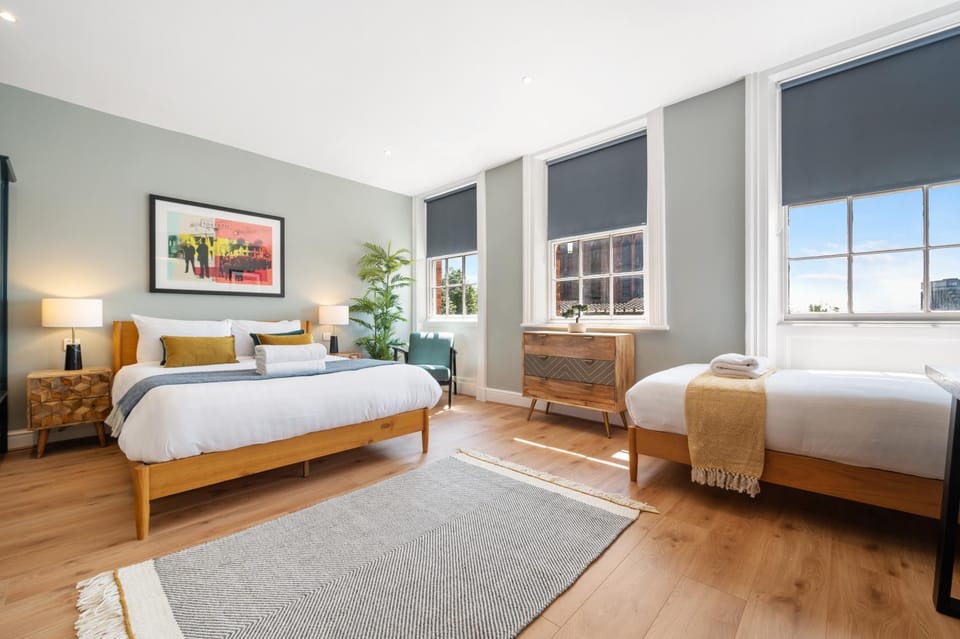 Bed, TV and multimedia, Bedroom