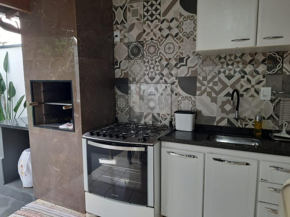 Kitchen or kitchenette, pet friendly, stove