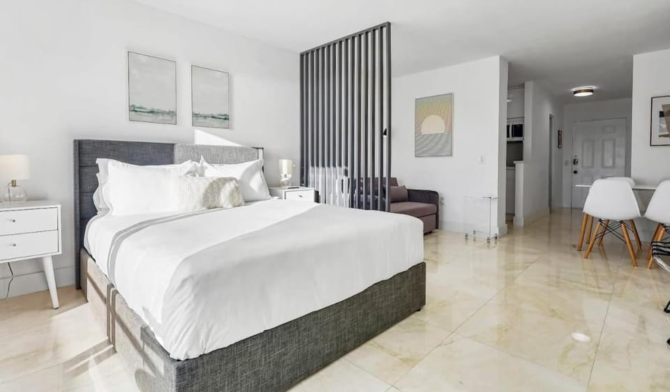 La Marinita - Marina Views Pool Parking Location Apartment in North Bay Village