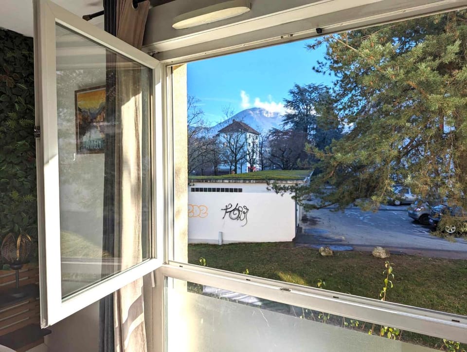 Property building, Day, Garden, Garden view