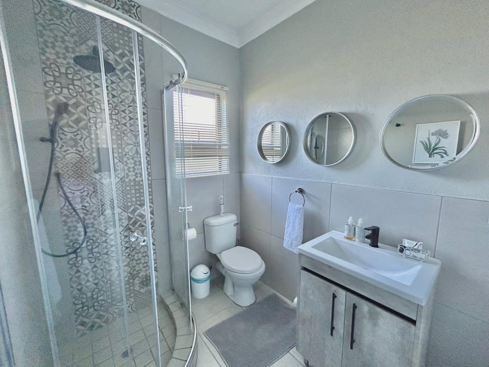 Shower, Toilet, towels