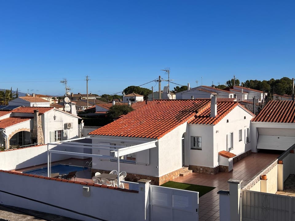 Property building, Street view