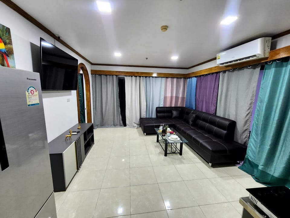 TV and multimedia, Kitchen or kitchenette, Living room, Seating area