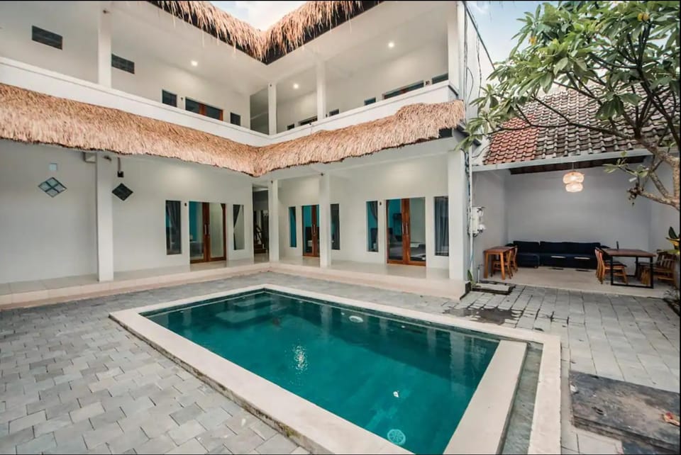 Property building, Day, Pool view, Swimming pool, Swimming pool