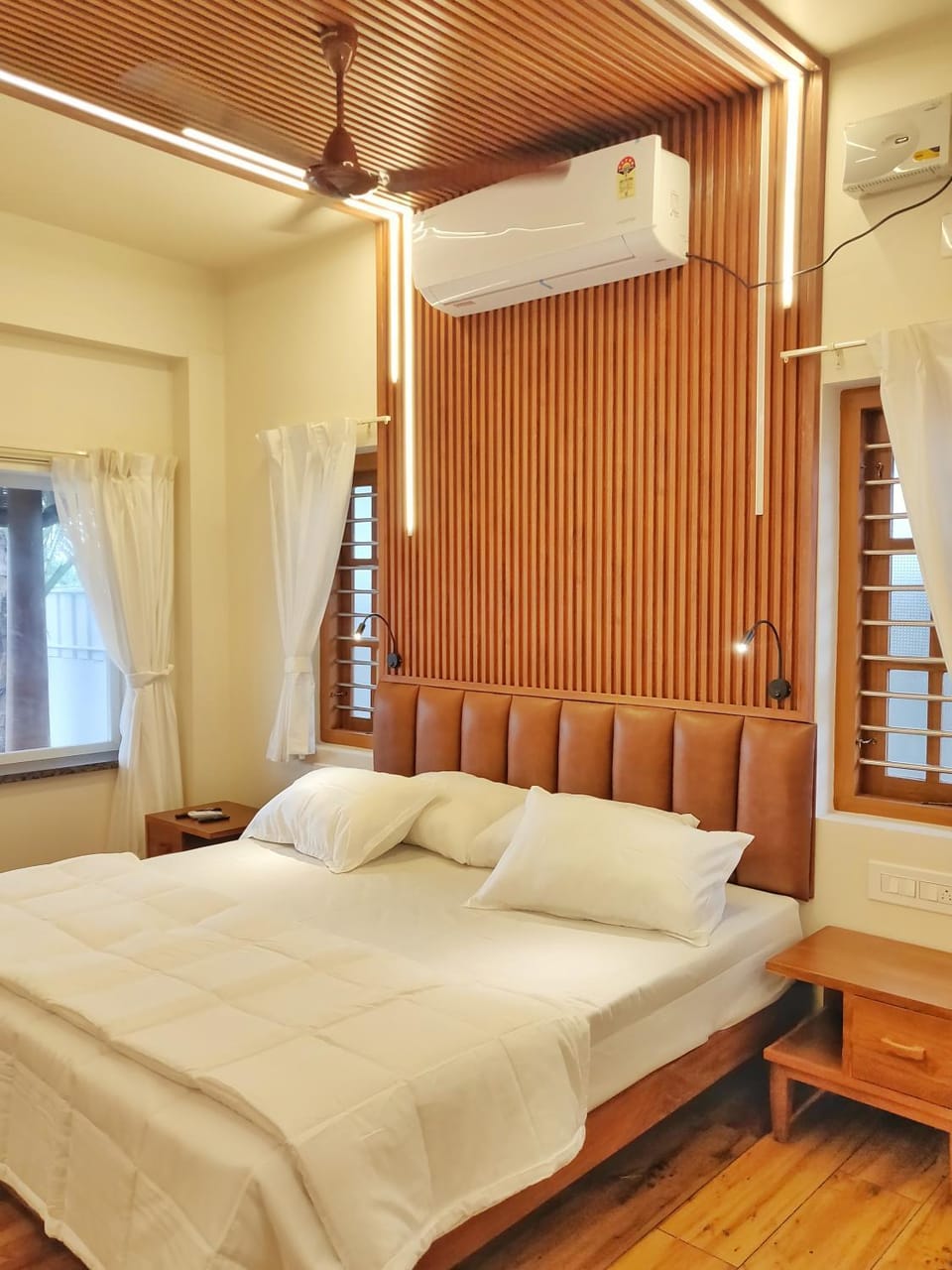 Bed, Photo of the whole room, Bedroom, air conditioner