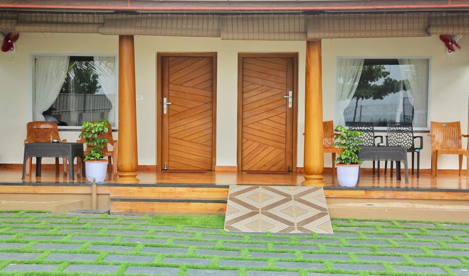 Property building, Facade/entrance, View (from property/room)
