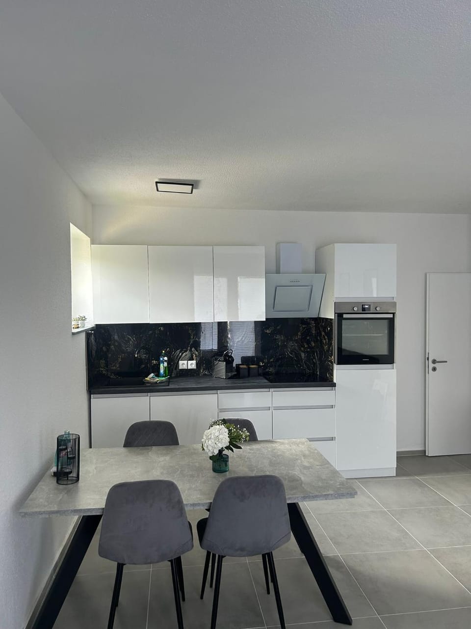 Kitchen or kitchenette, Dining area, oven, stove