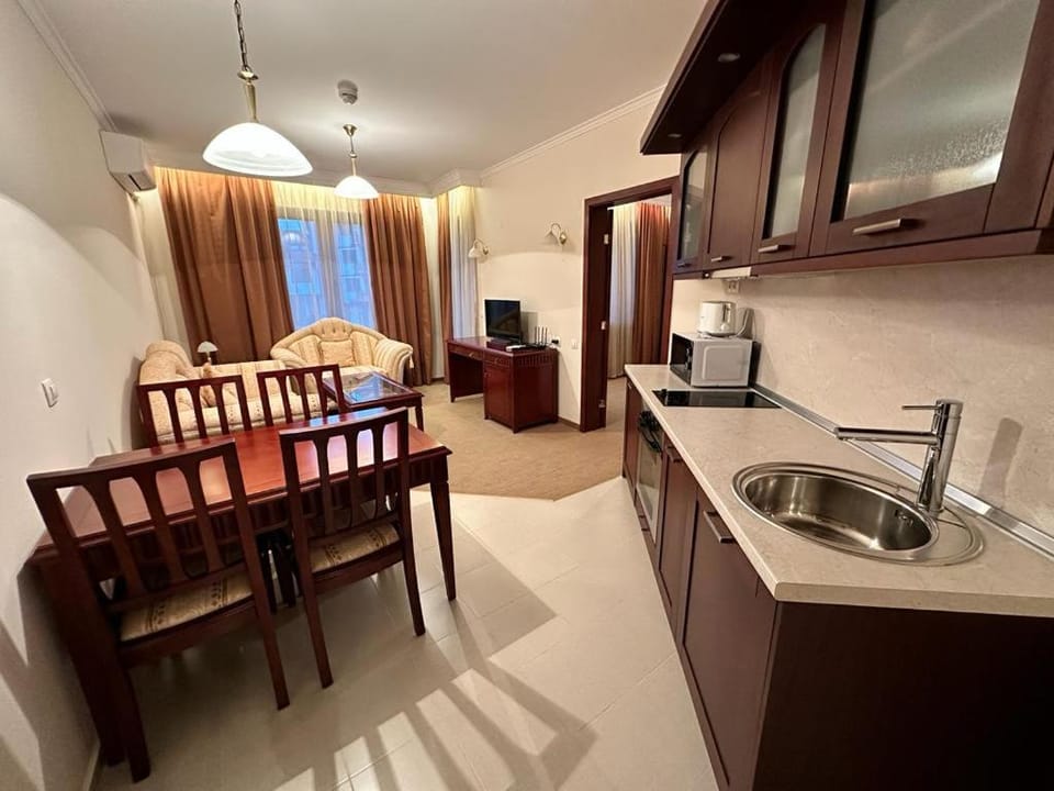 Kitchen or kitchenette, Living room, Dining area, minibar, pet friendly, stove