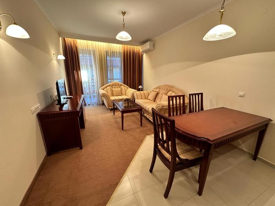 Photo of the whole room, Seating area, Dining area