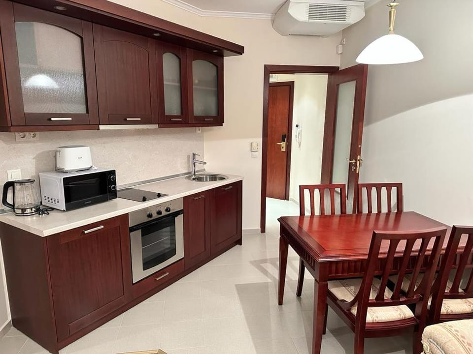 Coffee/tea facilities, Kitchen or kitchenette, Living room, minibar, pet friendly, stove, toaster