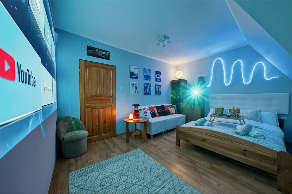 Bed, TV and multimedia, Photo of the whole room, Seating area, Evening entertainment, Evening entertainment, Bedroom