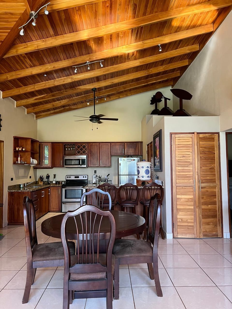 Kitchen or kitchenette, Living room