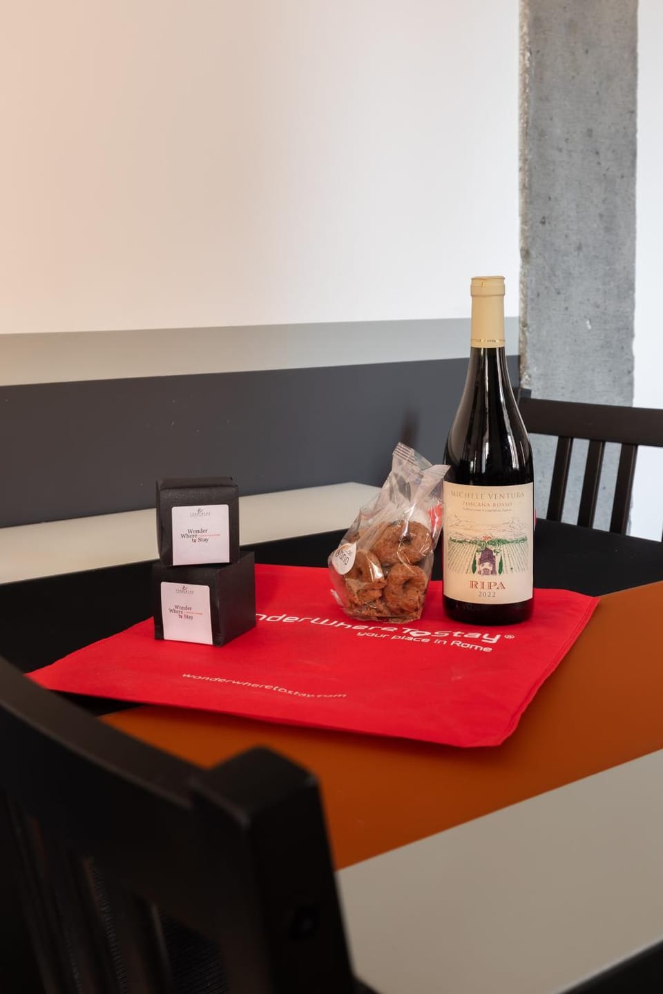 Food and drinks, Dining area, Drinks