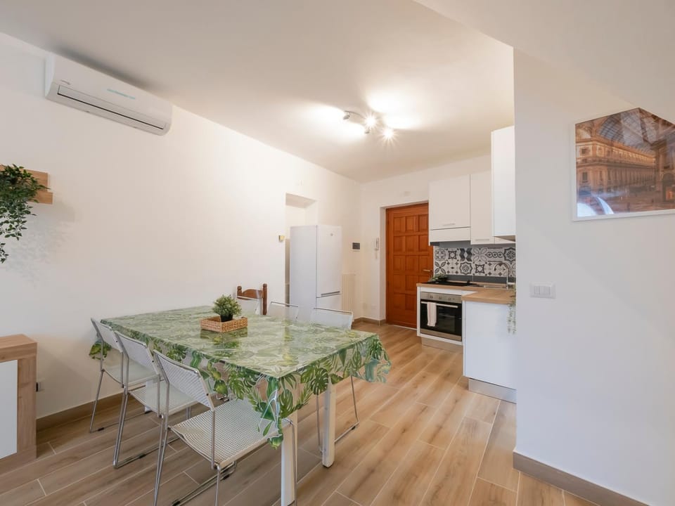 Dining area, pet friendly, stove, air conditioner