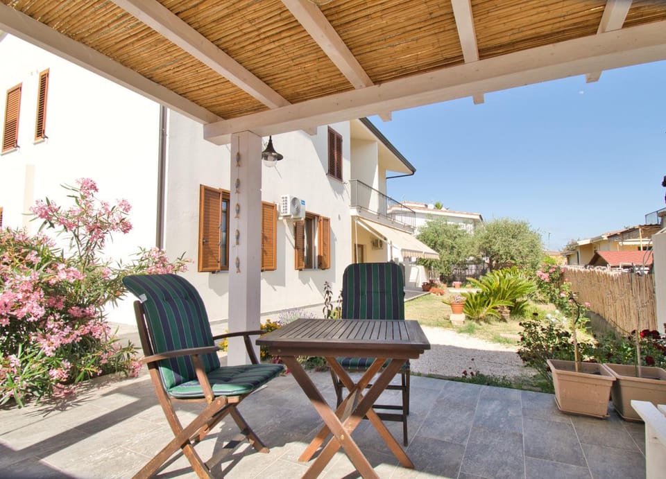 Spring, Garden, Balcony/Terrace, Seating area, Garden view