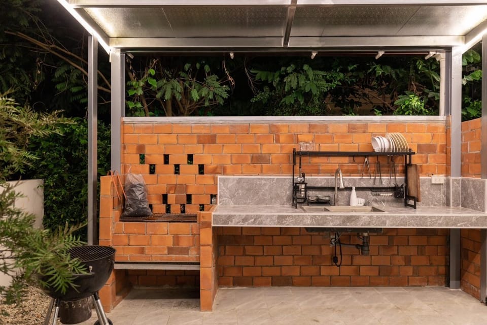 BBQ facilities, Kitchen or kitchenette