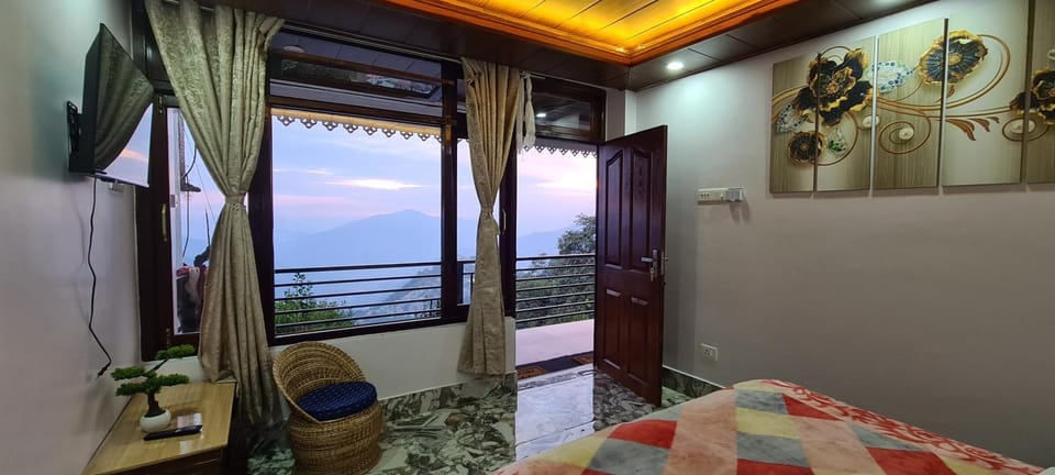 Bedroom, Mountain view