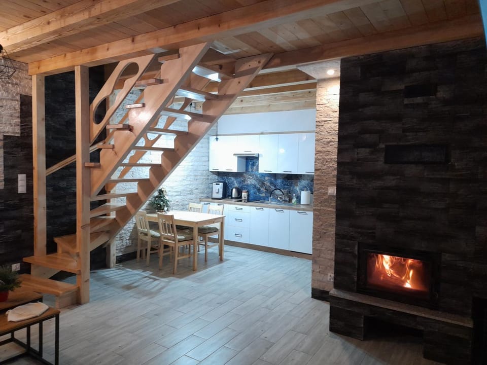 Kitchen or kitchenette, Living room, flat iron