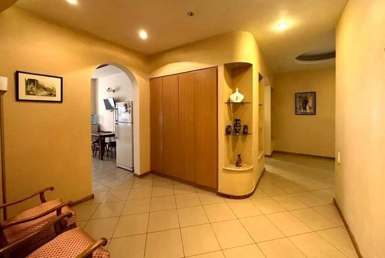 City Center Spacious 3 Bedroom and 2 Bathroom Apartment on Northern Avenue, Apartment in Yerevan