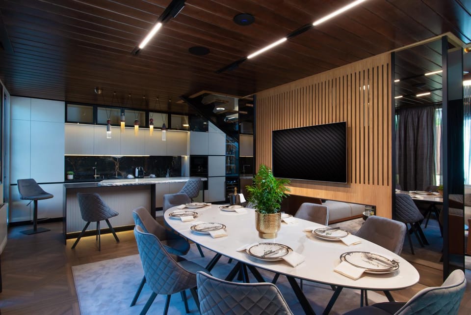 Kitchen or kitchenette, Dining area