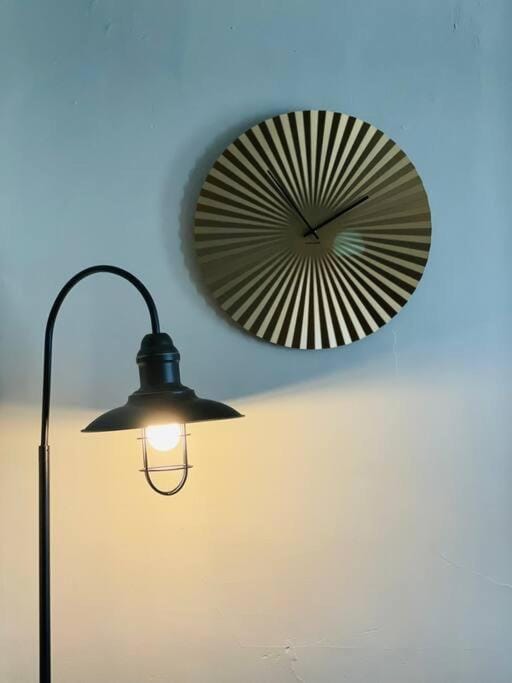 Abode à la Mode / Centrally Located 2BR/1BA Home Apartment in Evansville