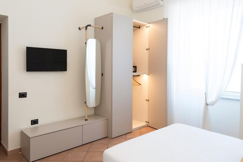 View (from property/room), Bedroom, locker, safe