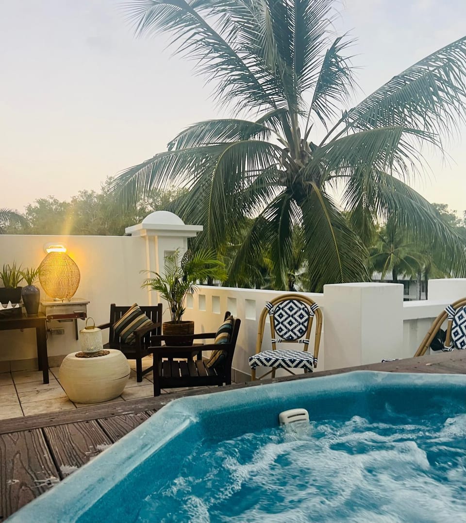 Patio, Hot Tub, Balcony/Terrace