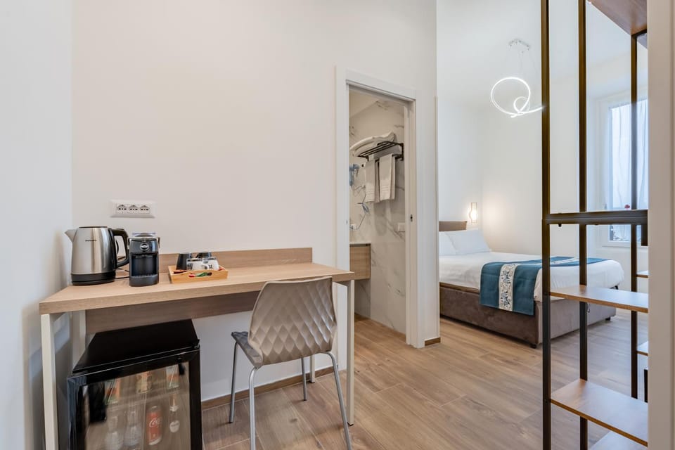Bed, Photo of the whole room, Bedroom, minibar